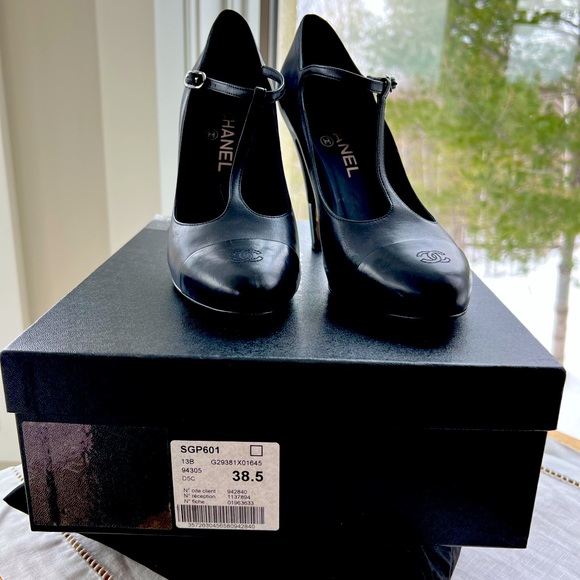 Chanel black 8.5, runs small can fit a 7.5 or 8, beautiful cuff around heel. - Picture 1 of 4